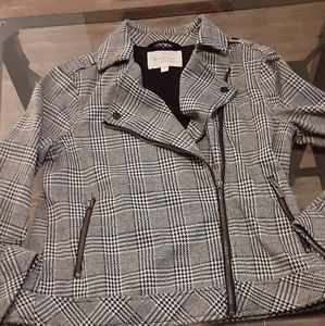 EUC Two by Vince Camuto B&W Plaid Moto Jacket